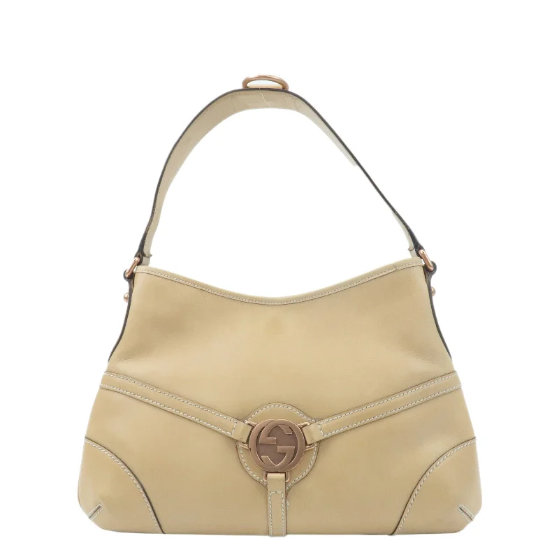 Ladies Gucci shoulder bags with a tassel decorationGUCCI Interlocking G Leather Shoulder Bag Beige 114877