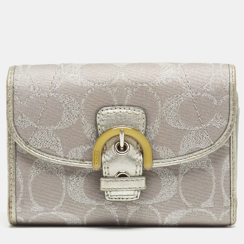 Ladies Coach Borough bags in a pastel shade for a soft and delicate appearanceGrey Signature Canvas Trifold Wallet