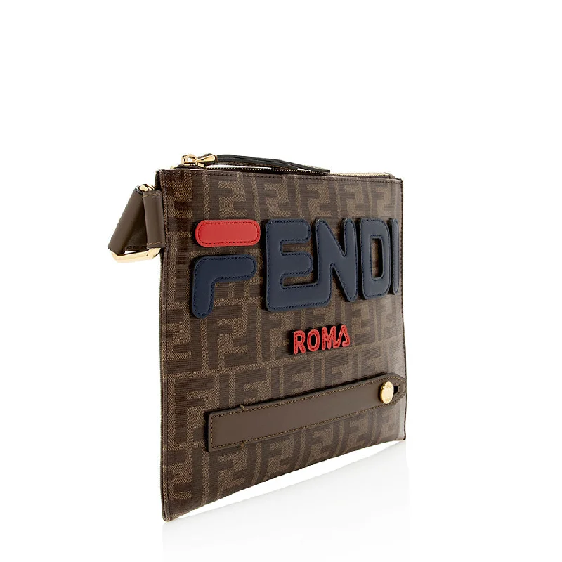 Ladies Fendi shoulder bags with a detachable key fob for easy key managementFendi FF Spalmati Fila Messenger Bag (SHF-16130)