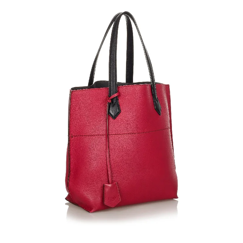 Ladies Fendi crossbody bags with a single - strap design for simplicity and ease of useFendi Leather Shoulder Bag (SHG-24400)