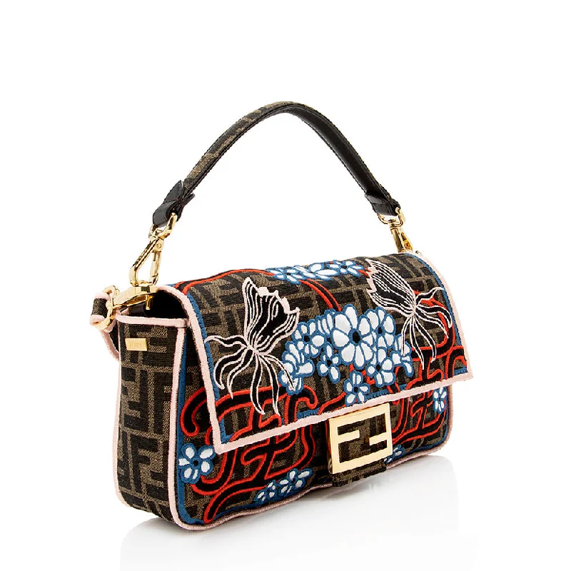 Fendi bags with a detachable mobile phone holder for on - the - go connectivityFendi Embroidered Karligraphy Baguette Shoulder Bag (SHF-16593)