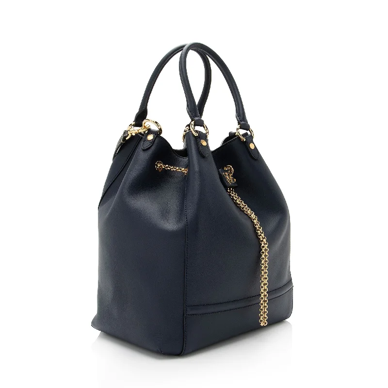 Ladies Fendi shoulder bags with a quilted leather exterior for a luxurious and cozy lookFendi Leather Karligraphy Chain Bucket Bag (SHF-9MnXHw)