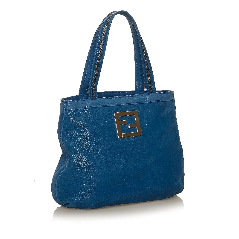 Fendi crossbody bags with a keychain holder for practicality and easy access to keysFendi Leather Handbag (SHG-29481)