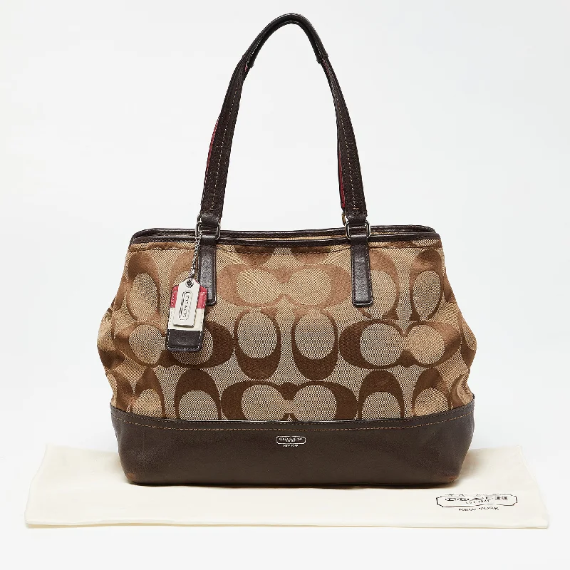 Coach crossbody bags with a printed floral pattern for a feminine touchBrown/Beige Signature Canvas and Leather Hamptons Weekend Tote