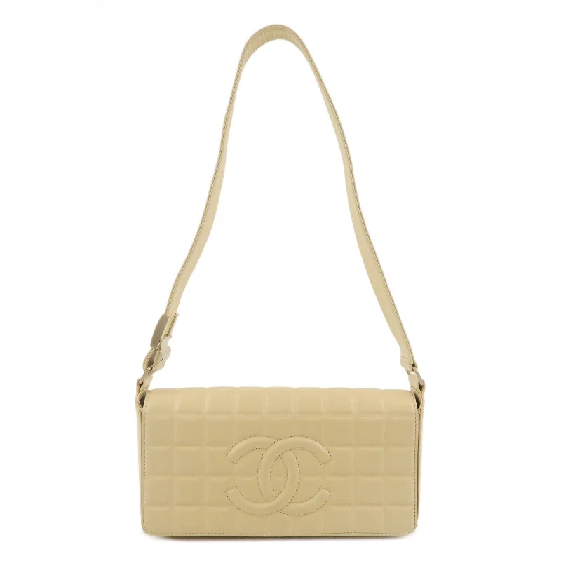 Chanel bags as wedding day accessoriesCHANEL Chocolate Bar Lamb Skin Shoulder Bag Beige