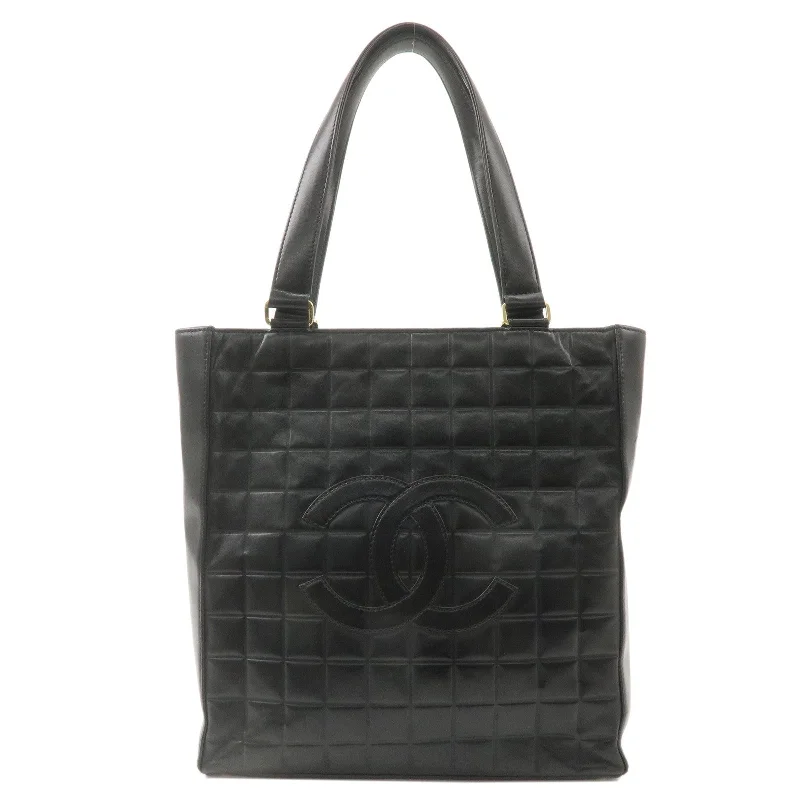 Chanel bags that pair perfectly with any outfitCHANEL Chocolate Bar Lamb Skin Tote Bag Black Gold A17443