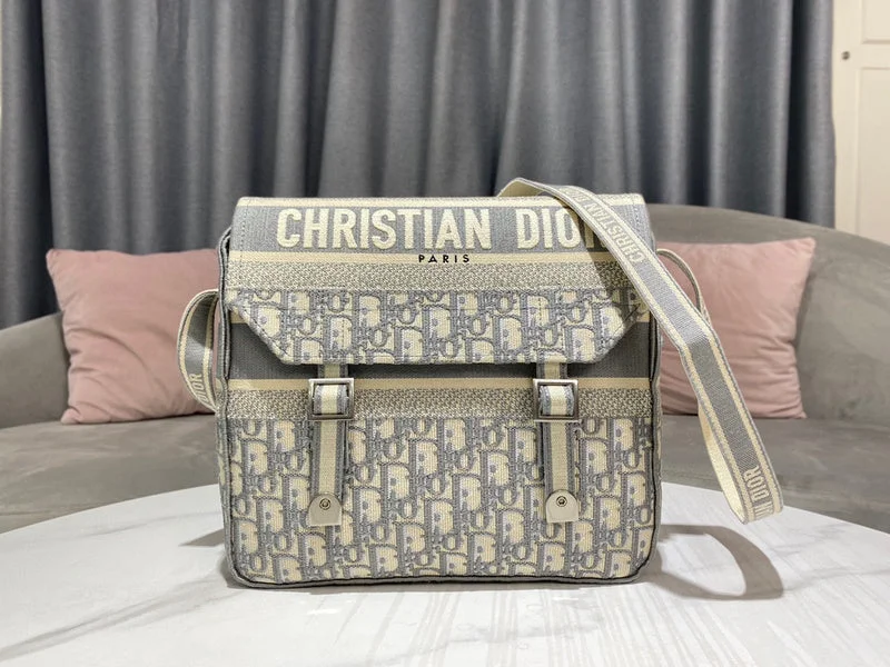 Fashion - forward Christian Dior tote bags for the modern womanChristian Dior  Bags - 3384