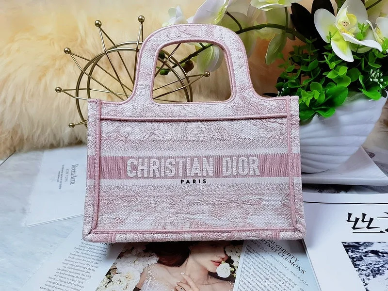 Fashion - forward Christian Dior tote bags for the modern womanChristian Dior  Bags - 3410