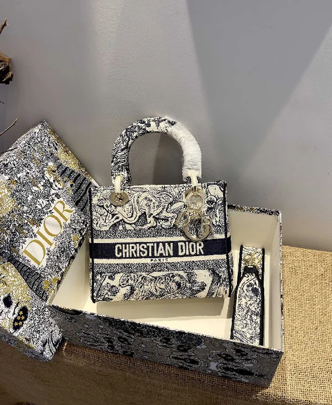 Trendsetting Christian Dior crossbody bags with a colorful strapChristian Dior Medium Lady D Lite Bag