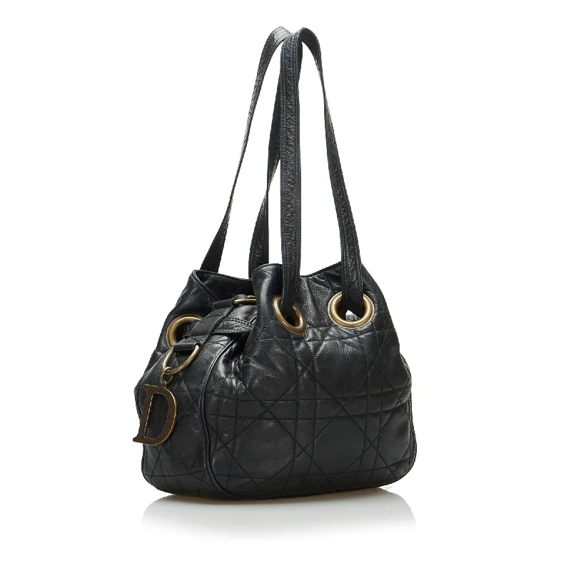 Christian Dior handbags with a removable shoulder strap for versatilityDior Cannage Bucket Bag (8ToHij)